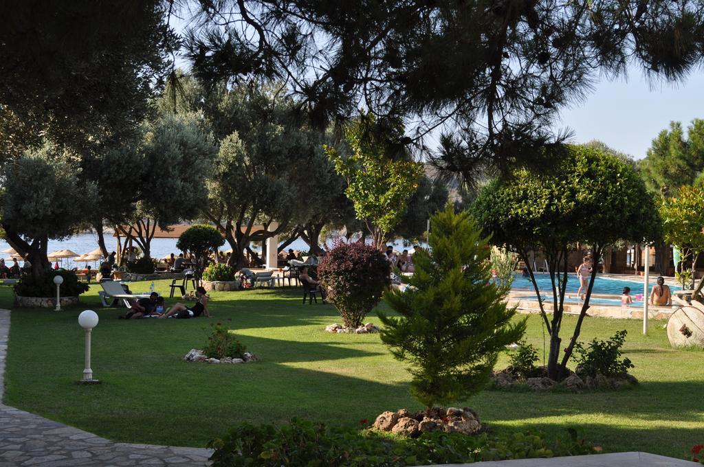 Club Mackerel Holiday Village Foça Buitenkant foto