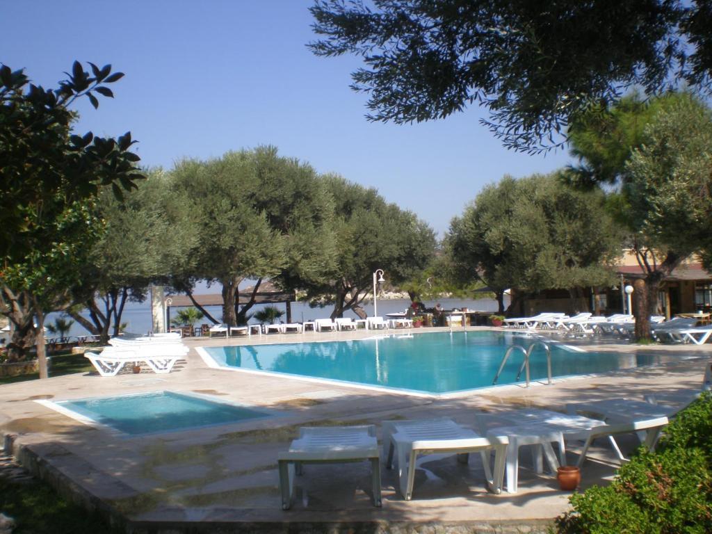 Club Mackerel Holiday Village Foça Buitenkant foto